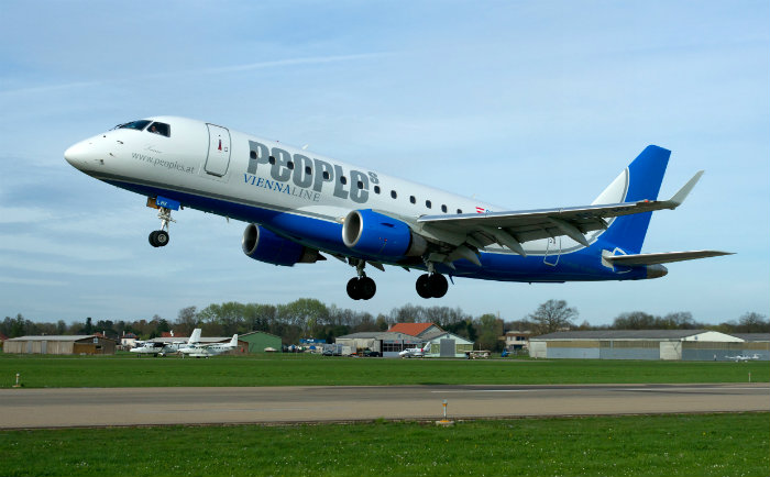 Laura / Embraer E170 &copy; People’s Viennaline 