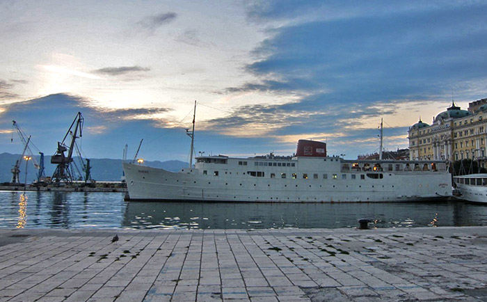 Das Botel von außen. &copy; Gregor Faistauer