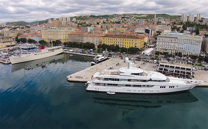 Der Hafen von Rijeka mit dem Botel auf der linken Seite. &copy; Tourismusverband Rijeka