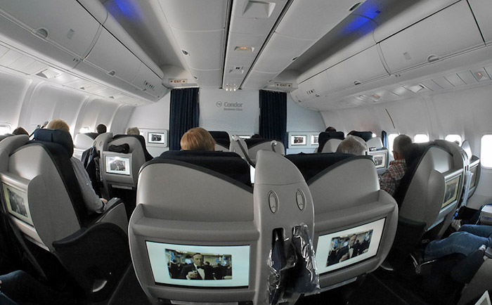 Komfortable Business Class auf der Langstrecke. &copy; Martin Metzenbauer