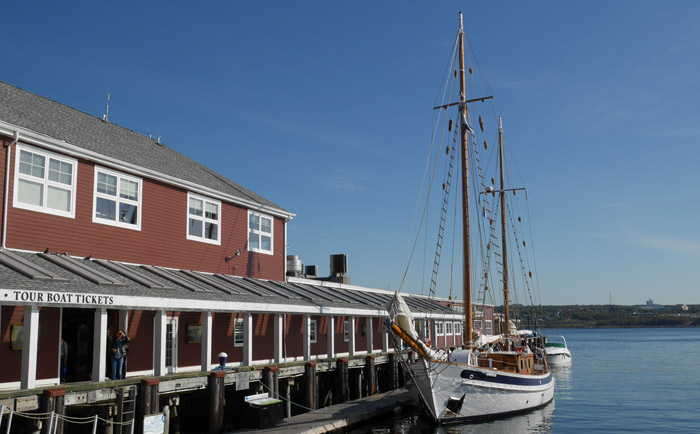 Die AIDAdiva fährt bis nach Halifax mit seinem charmanten Hafen. &copy; Martin Metzenbauer