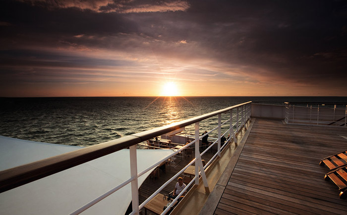 Sonnenuntergang auf der "Mein Schiff 1" &copy; TUI Cruises