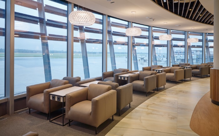 Die "Vienna Lounge" bietet viel Platz zum Arbeiten, Essen und Entspannen. &copy; Flughafen Wien AG
