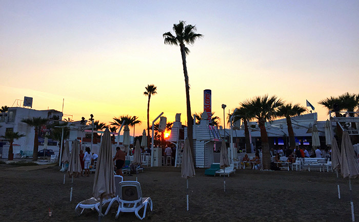 Sunset am Strand von Larnaca, dem Mackenzie Beach. &copy; Martin Metzenbauer