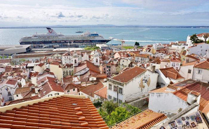 Die Mein Schiff Herz vor Madeira. &copy; TUI Cruises