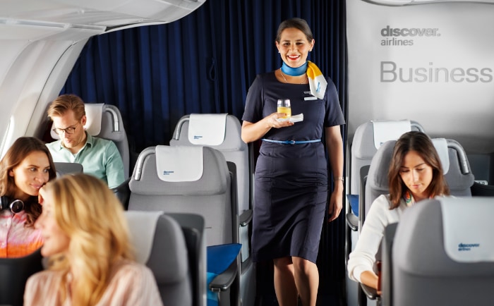 Auch die Uniformen werden umgestaltet. &copy; Discover Airlines