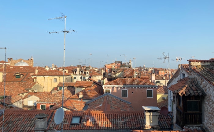 Blick über die Dächer Venedigs aus dem getesteten Zimmer im Relais. &copy; ReiseInsider