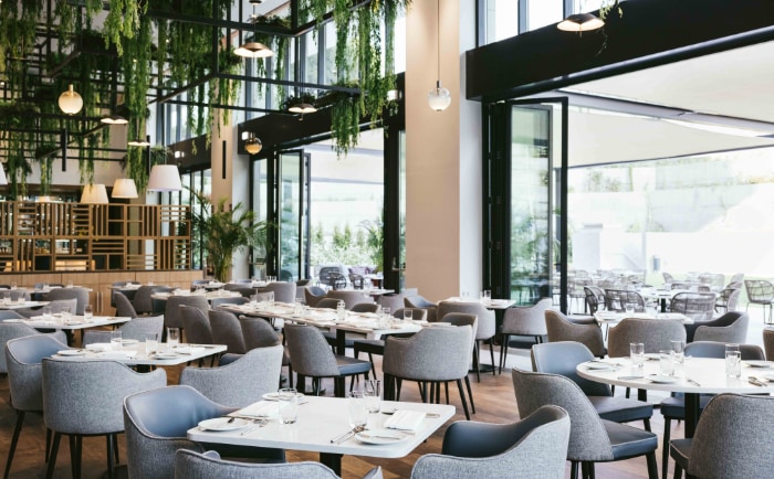 Restaurantbereich mit begrünter Decke. © Martinhal Hotels & Resorts Restaurantbereich mit begrünter Decke. © Martinhal Hotels & Resorts