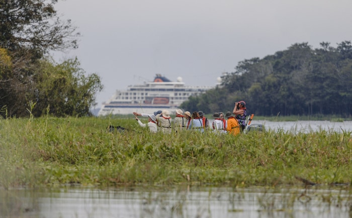 Mit Hapag-Lloyd Cruises den Amazonas entlang fahren, gehört sicher zu den interessantesten Kreuzfahrterlebnissen. &copy; Hapag-Lloyd Cruises