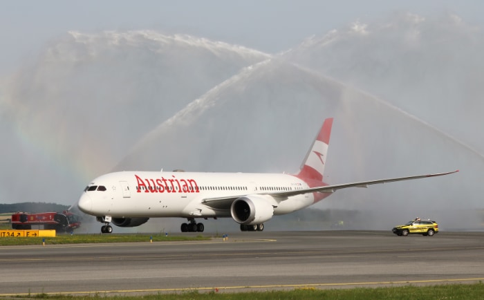 Standesgemäßer "Water Salute". &copy; Martin Dichler