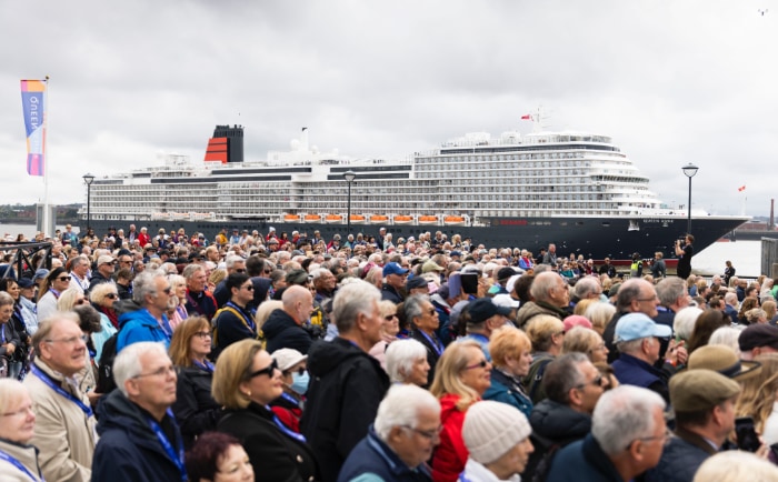 Eine große Menschenmenge freute sich in Liverpool über die Taufe der Queen Anne. &copy; Cunard