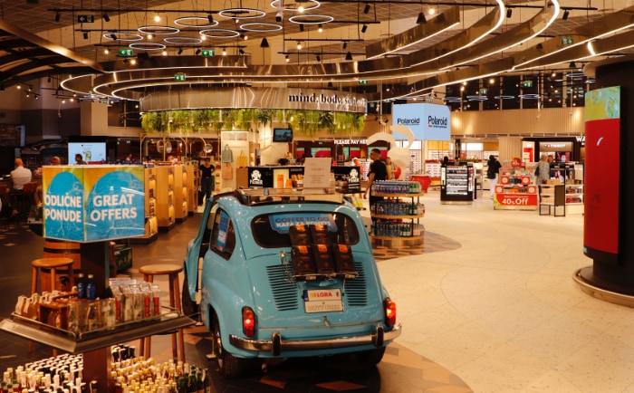 Natürlich darf auch ein großzügiger Duty Free Shop nicht fehlen. &copy; Martin Dichler
