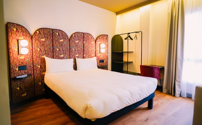 Stilistisch eher theatralisch geht es im Ibis Styles Madrid Centro Maravillas zu. &copy; Accor