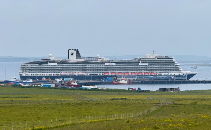 Die Nieuw Statendam im Hafen von Kirkwall. &copy; ReiseInsider