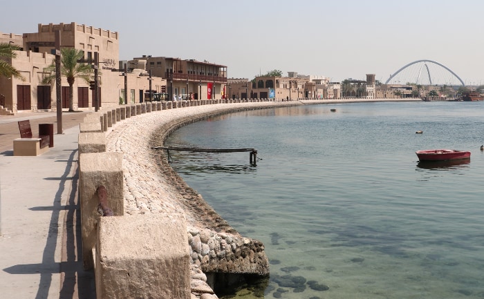 Das Museu mit seinen 16 Gebäuden liegt idyllisch am Ufer des Dubai Creek. &copy; Martin Dichler