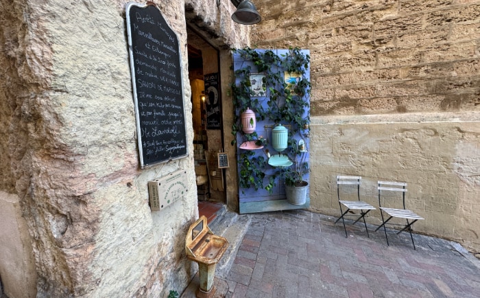 Im Panier gibt es viele kleine Shops - auch mit der berühmten Savon de Marseille. &copy; ReiseInsider