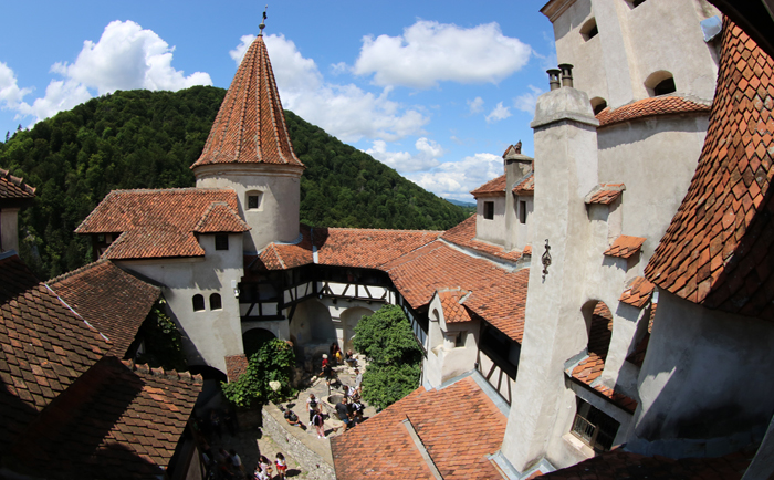 Keine Spur von Grusel im "Dracula-Schloss". &copy; Martin Dichler