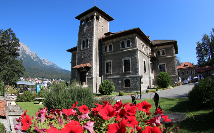 Faszinierende Außenansicht von Schloss Cantacuzino. &copy; Martin Dichler