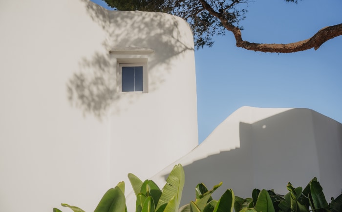Ibizenkisch inspirierte Architektur im frisch renovierten Hotel. &copy; FERGUS Style Punta Arabi