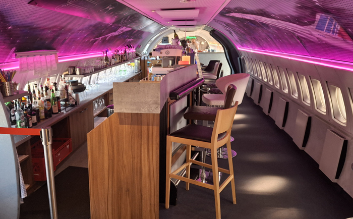 Die Iljuschin IL62M - eine ehemalige Staatsmaschine - ist bekannt für ihre Fliegerbar. &copy; Martin Dichler