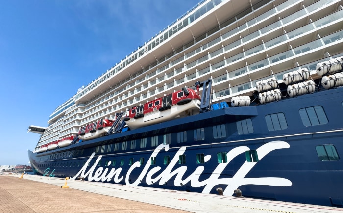 Mein Schiff - schon von weitem zu erkennen. &copy; ReiseInsider