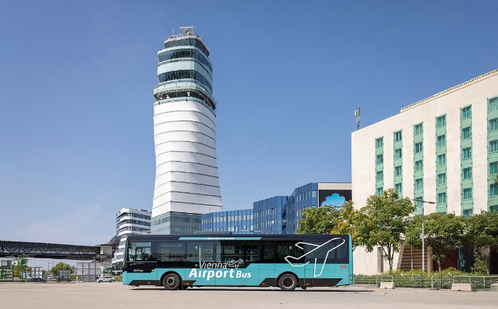 Türkis statt grau, "Bus" statt "Lines": Neue Corporate Identity für Flughafenbus. © ÖBB/Harald Eisenberger Türkis statt grau, "Bus" statt "Lines": Neue Corporate Identity für Flughafenbus. © ÖBB/Harald Eisenberger