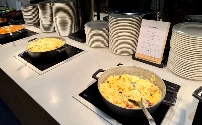 Gutes Speisenangebot in der Lounge. © ReiseInsider Gutes Speisenangebot in der Lounge. © ReiseInsider