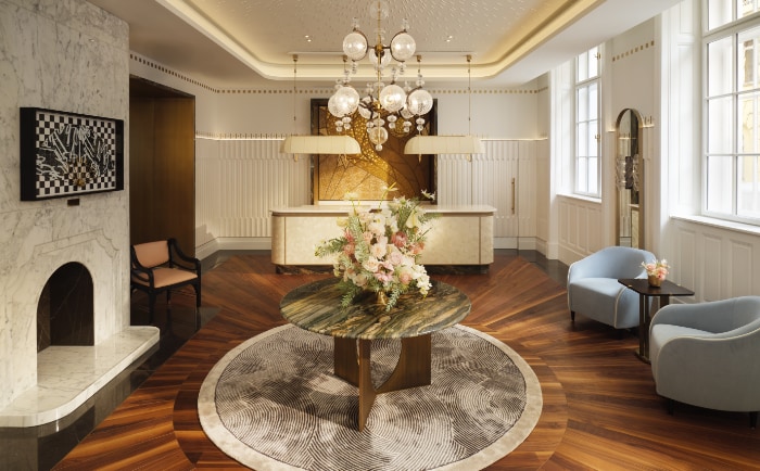 Die zurückhaltend-elegante Rezeption mit Jugendstil-Anleihen. © Mandarin Oriental Die zurückhaltend-elegante Rezeption mit Jugendstil-Anleihen. © Mandarin Oriental