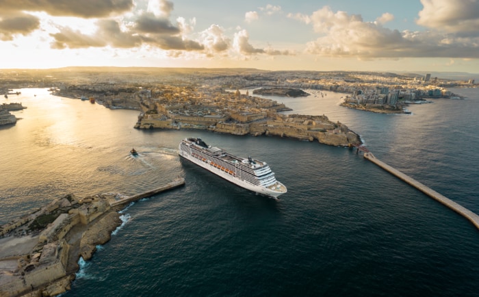 Die MSC Magnifica bei der Abfahrt von Malta. &copy; MSC Cruises