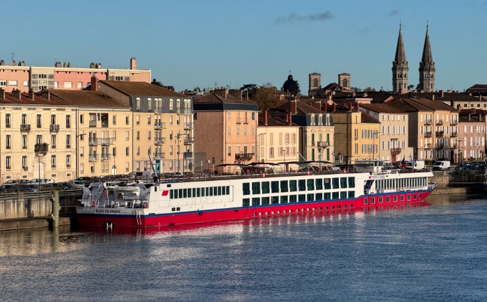 Die Bijou du Rhône bietet Platz für maximal 150 Passagiere. &copy; ReiseInsider