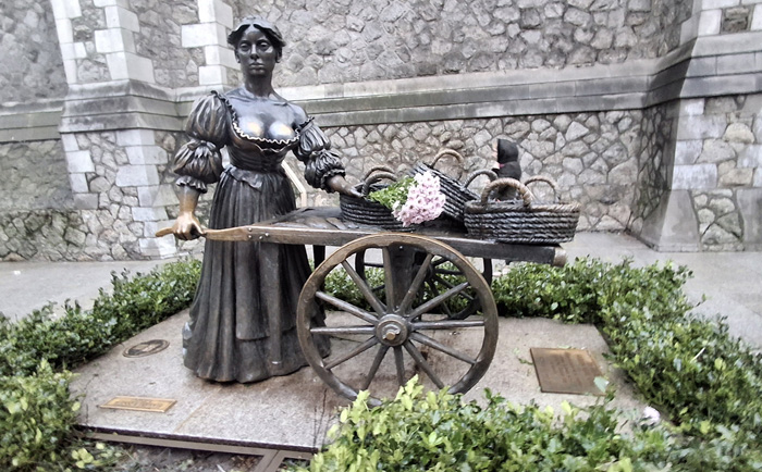 Die stellenweise bereits etwas abgenutzte Molly Malone Statue. &copy; Martin Dichler