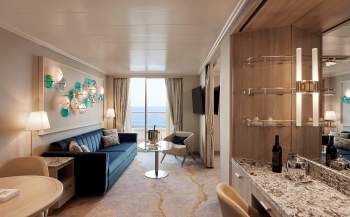 Der Wohnbereich einer Sapphire Veranda Suite an Bord der Crystal Symphony. &copy; Crystal