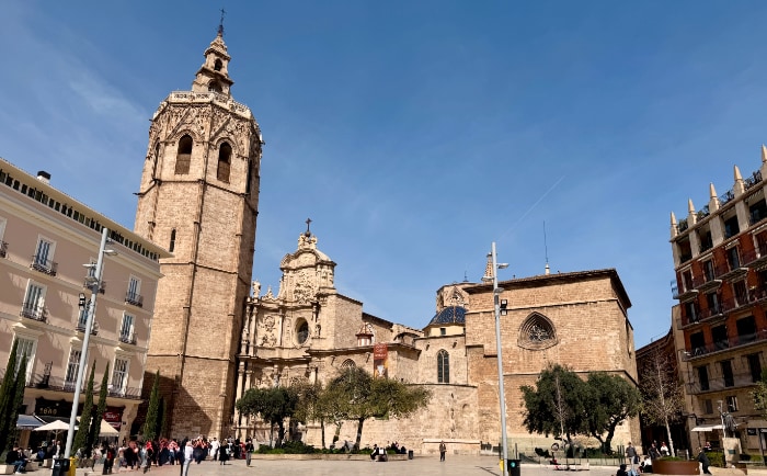 Die Kathedrale von Valencia von der Place de la Reina aus gesehen. &copy; ReiseInsider