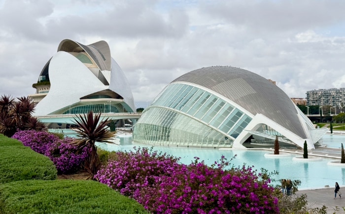 Die Ciutat de les Arts i les Ciencies - eines der begehrtesten Fotomotive in Valencia. &copy; ReiseInsider