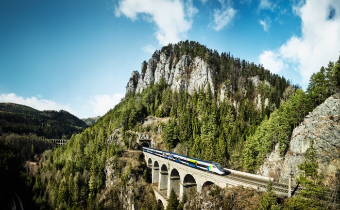 Westbahn-Zug am Semmering. © Ulrich Zinell Westbahn-Zug am Semmering. © Ulrich Zinell