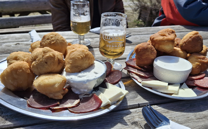 Kalorienreiche bosnische Küche. &copy; Martin Dichler