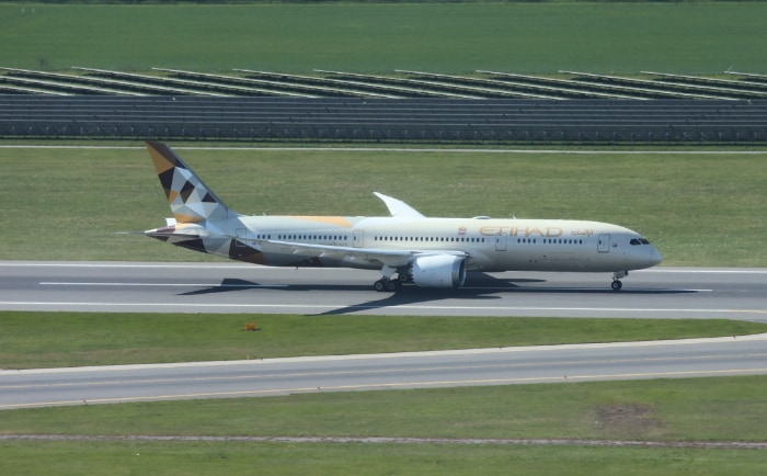 Flugzeug von Etihad am Flughafen Wien. &copy; ReiseInsider