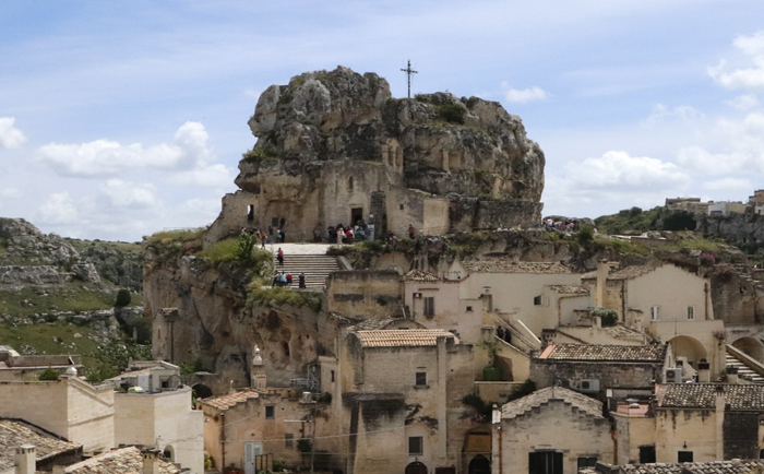 Auch Kirchen wurden in Matera in den Berg geschlagen. &copy; Martin Dichler