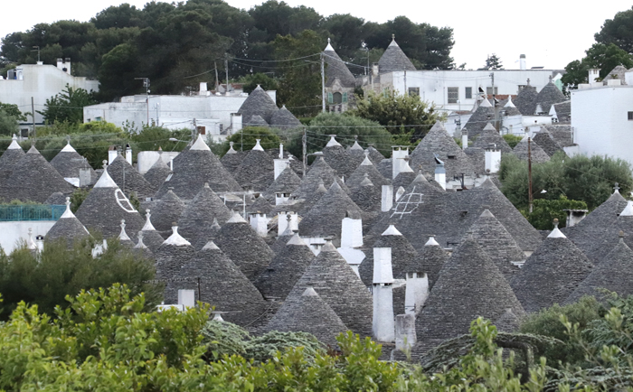 Die "Zipfelmützen" von Alberobello. &copy; Martin Dichler