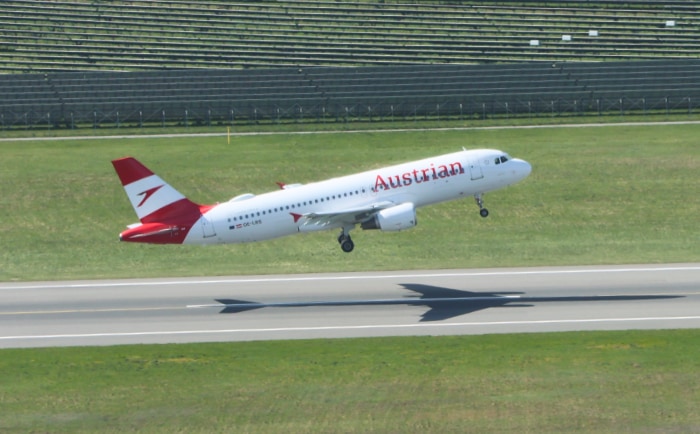 Airbus A320 von Austrian Airlines beim Start vom Flughafen Wien. &copy; ReiseInsider
