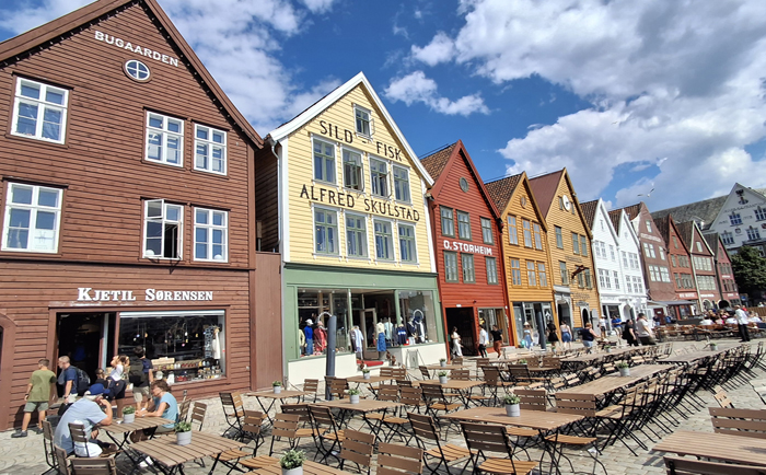 Bergens Altstadt Bryggen mit ihren bunten Holzhäusern. &copy; Martin Dichler