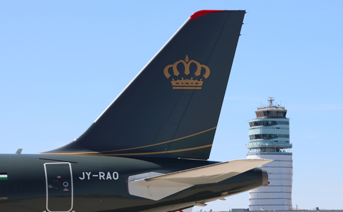 Charakteristisches Merkmal bei Royal Jordanian: Die Krone am Leitwerk. &copy; Martin Dichler