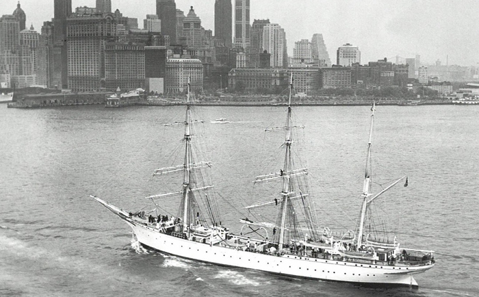Die Staatsrad Lehmkuhl in den 1950er-Jahren vor New York &copy; Staatsrad Lehmkuhl Foundation