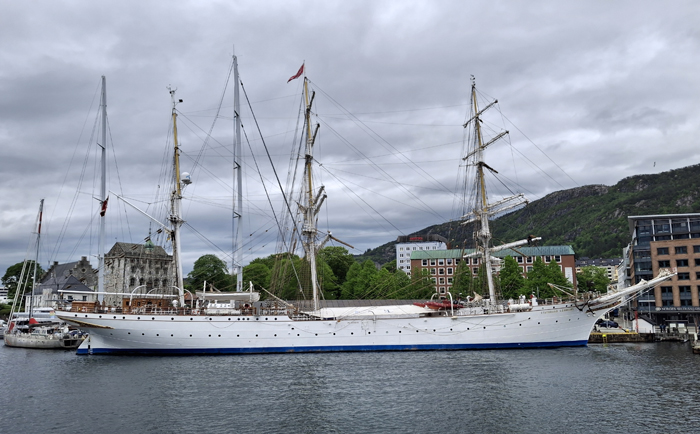 Das Schul- und Forschungsschiff im Heimathafen Bergen. &copy; Martin Dichler