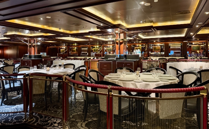 Das "Crown" - eines der Spezialitätenrestaurants an Bord. &copy; ReiseInsider