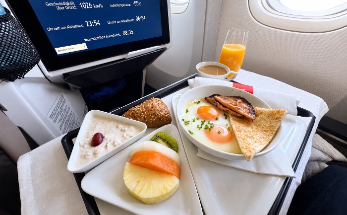 Frühstück vor der Landung in Tokio. © ReiseInsider Frühstück vor der Landung in Tokio. © ReiseInsider