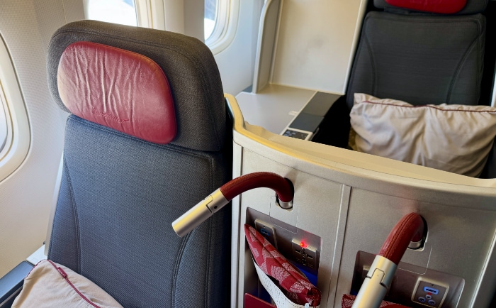 Die aktuelle Austrian Airlines Business Class Sitz in der Boeing 777 wurde 2012 vorgestellt. © ReiseInsider Die aktuelle Austrian Airlines Business Class Sitz in der Boeing 777 wurde 2012 vorgestellt. © ReiseInsider