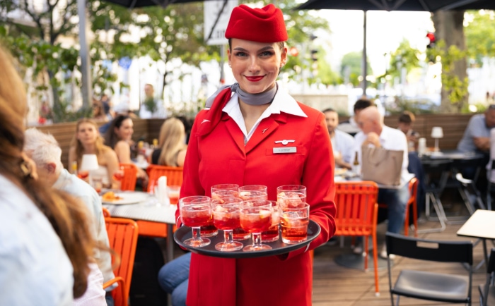 Präsentation des Austrian Dirndl Signature Drinks. © Austrian Airlines / Susanna Dyck Präsentation des Austrian Dirndl Signature Drinks. © Austrian Airlines / Susanna Dyck