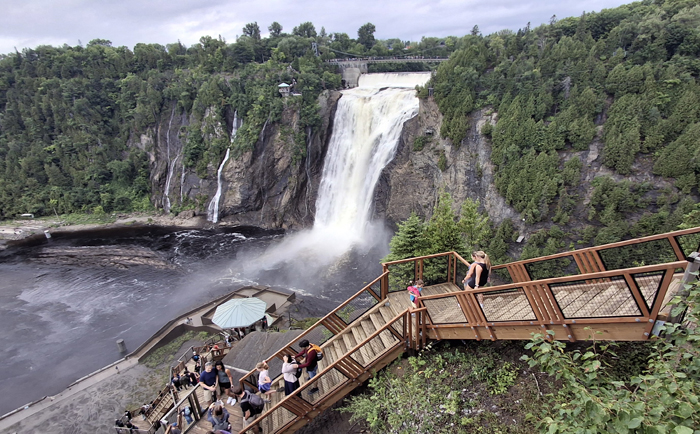 Der 83 Meter hohe Montmorency Wasserfall. © Martin Dichler Der 83 Meter hohe Montmorency Wasserfall. © Martin Dichler