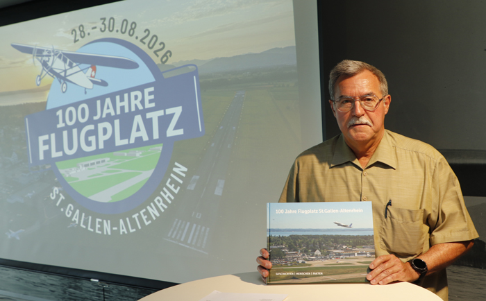 Autor Hansjörg Bürgi präsentiert sein Buch zum Jubiläum. &copy; Martin Dichler